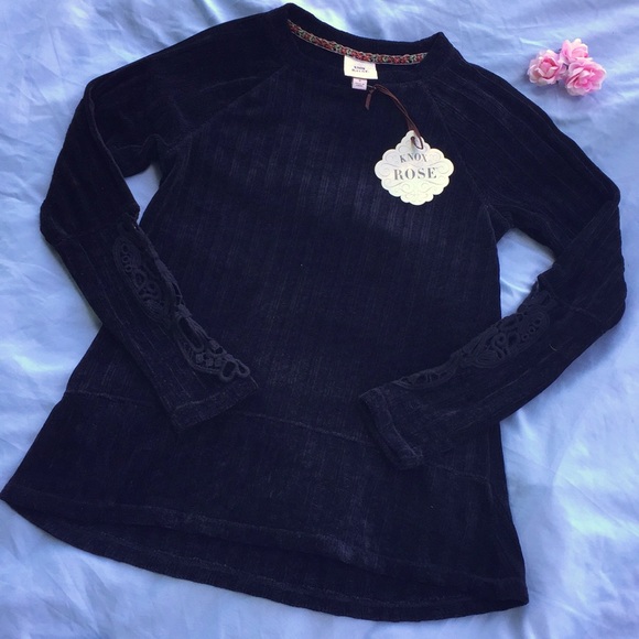 🌸Knox Rose Black Sweater🌸